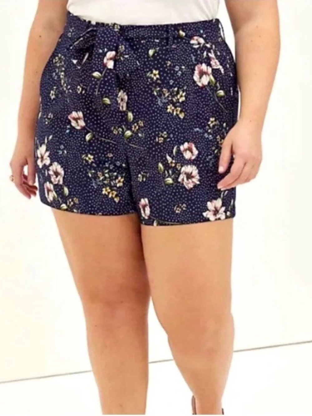 NWT Torrid Blue Floral Crepe High Rise Tie Front Pull On Stretch Shorts 4 4X 26